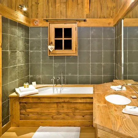 Les Bossons Chalet Sleeps 10 Pool Wifi * Chamonix