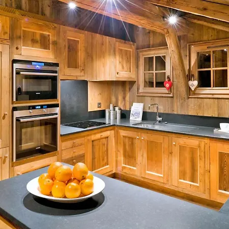 Les Bossons Chalet Sleeps 10 Pool Wifi Chamonix