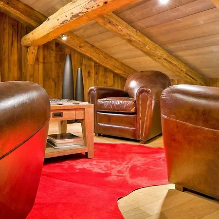Les Bossons Chalet Sleeps 10 Pool Wifi