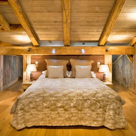 Les Bossons Chalet Sleeps 10 Pool Wifi